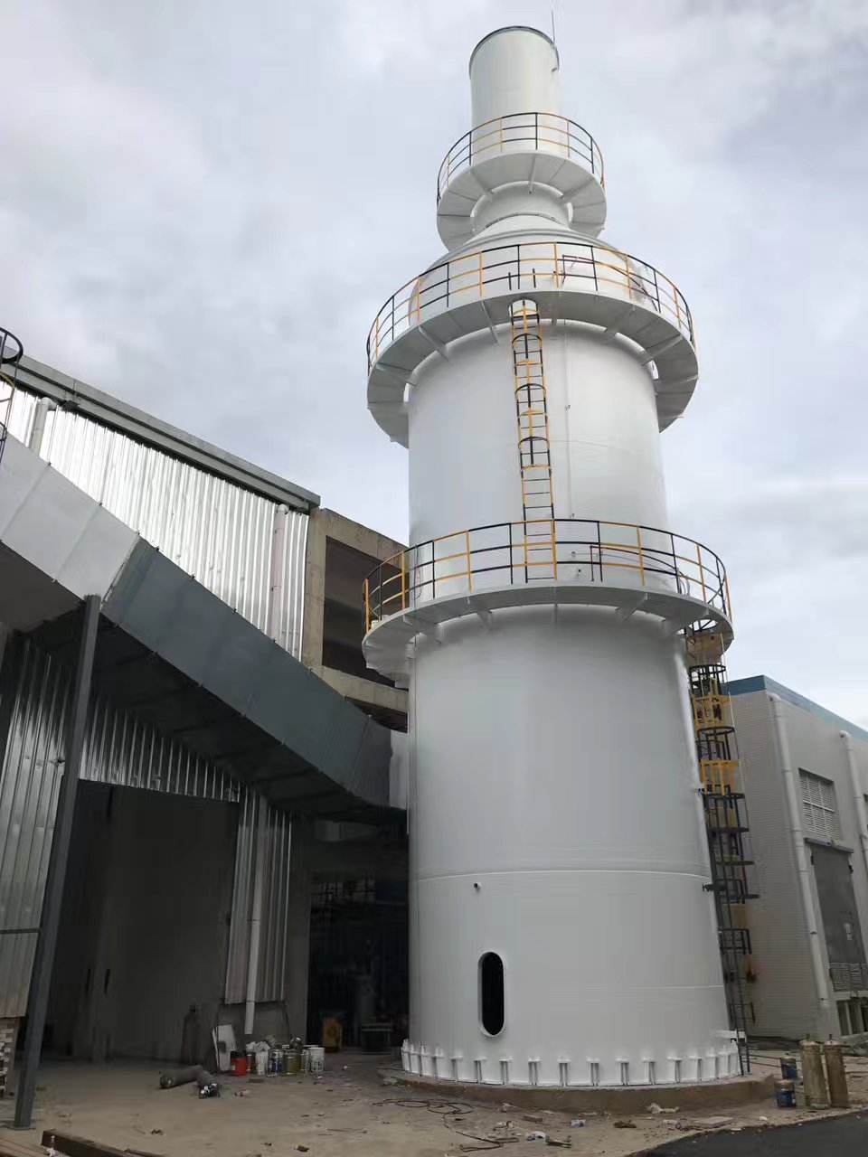 云南吉人漆浩鑫鋁業吸收塔完美收尾